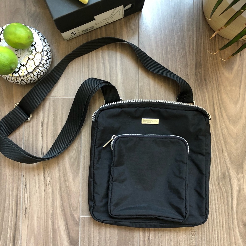 Baggallini Crossbody - Picture 2 of 7